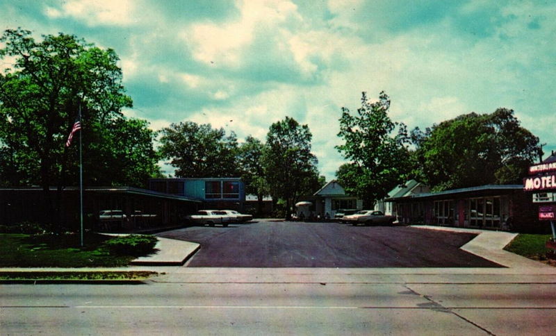 Waterland Motel - Old Postcard Photo (newer photo)